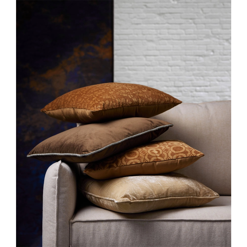 RUSSET B ΔΙΑΚΟΣΜΗΤΙΚΟ ΜΑΞΙΛΑΡΙ 50x50 ΒΑΜΒΑΚΙ CARAMEL ΜΠΕΖ ΒΙΣΚΟΖΗ