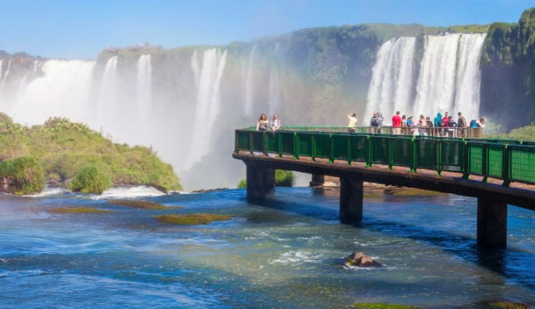 Μαγευτική θέα απο τους καταρράκτες Iguazú