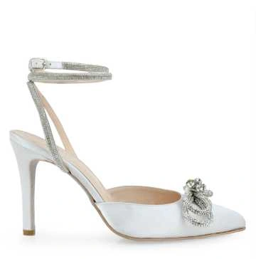 SLINGBACK από τη συλλογή της εταιρίας TSAKIRIS MALLAS Bridal της σεζόν