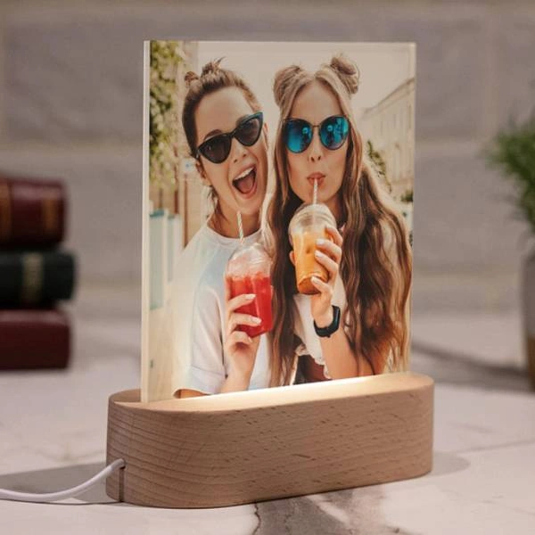 PlexiFrame με ξύλινη φωτιζόμενη βάση LED για την κολλητή σου