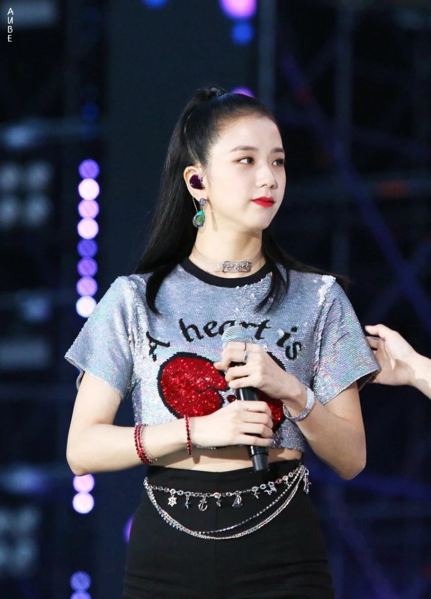 BlackPink Jisoo wearing Sequin heart T-Shirt at Lotte Family Festival