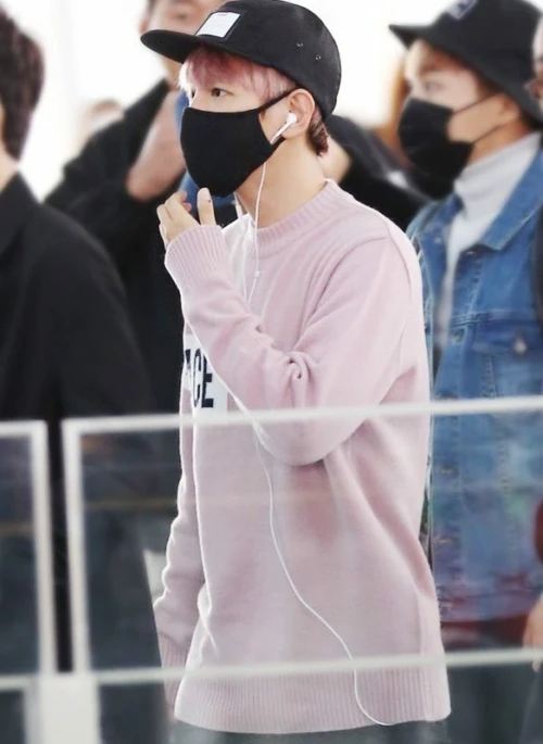 Pink Peace Sweater | Baekhyun – EXO