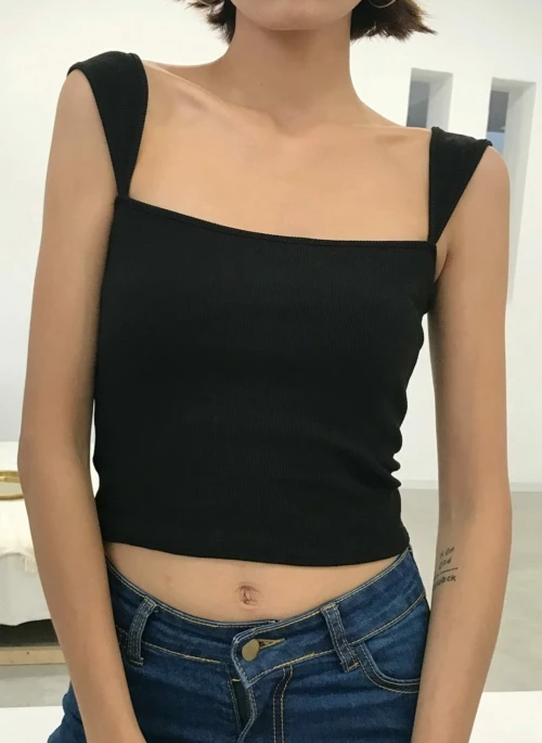 Black Wide Shoulder Strap Crop Top | Lisa – BlackPink