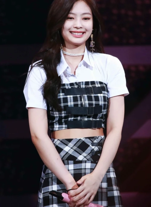 Black And White Plaid Tube Crop Top | Jennie – BlackPink