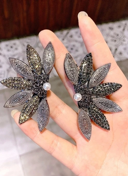 Grey Vintage Diamond Hair Clip | IU – Hotel Del Luna