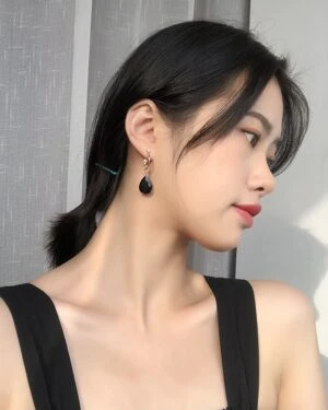 Black Crystal Gold Earrings | IU - Hotel Del Luna