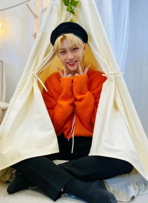 Orange Knitted Sweater | Felix – Stray Kids