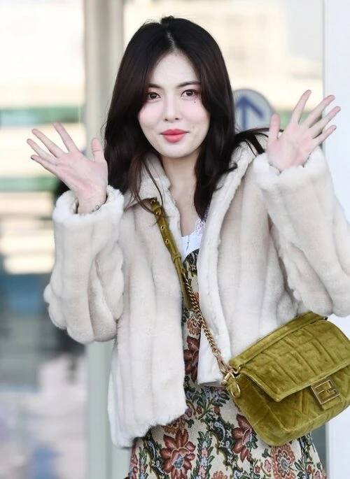 Beige Fur Jacket | Hyuna