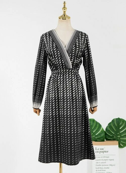 Black Printed V-Neck Dress | IU