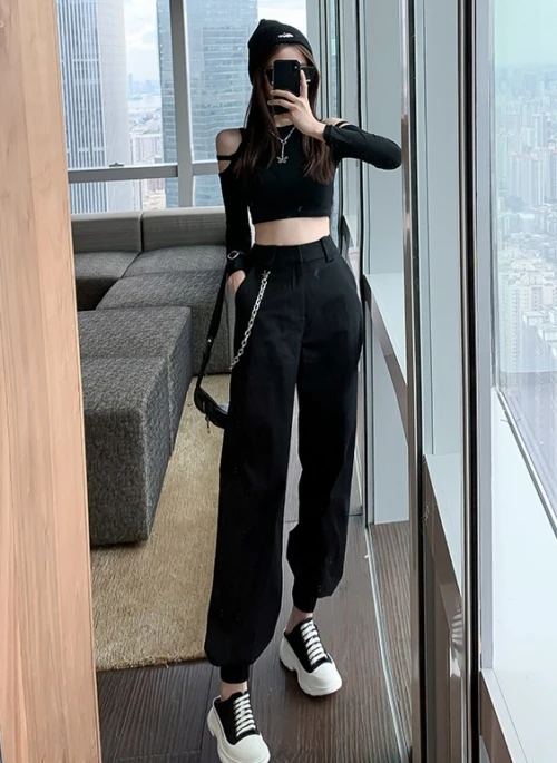 Black Pants With Chain | Lisa – Blackpink