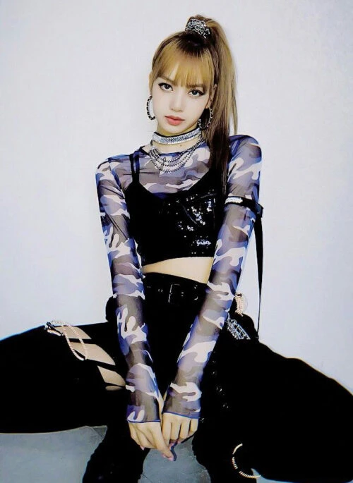 Black Low Neckline Cropped Top | Lisa - BlackPink - Fashion Chingu