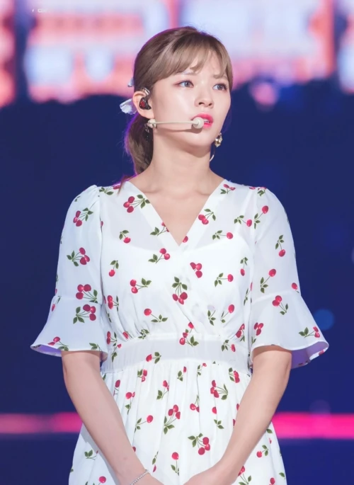 White Cherry Print Dress | Jeongyeon – Twice