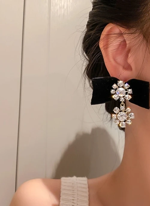 Black Bow Crystal Flower Earrings | Yuna – ITZY