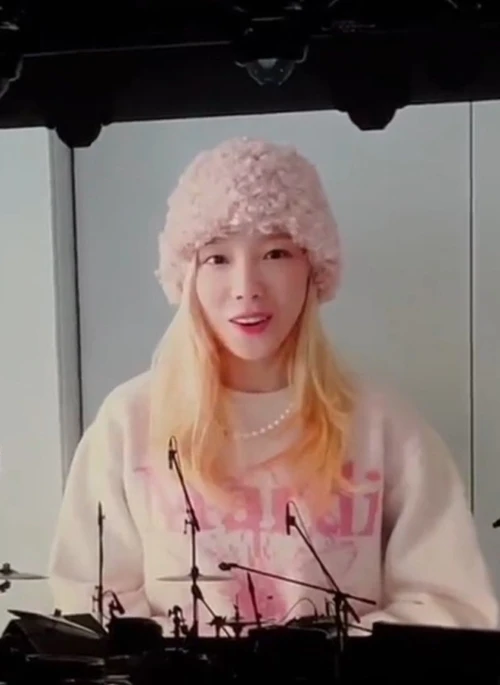 Beige Lampshade Hat | Taeyeon – Girls Generation