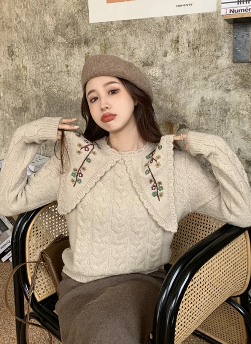 Beige Flower Embroidered Doll Collar Sweater | Jisoo – BlackPink