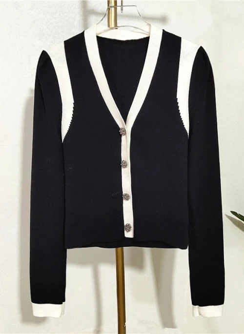 Black Vest-Detailed Cardigan | Hyuna