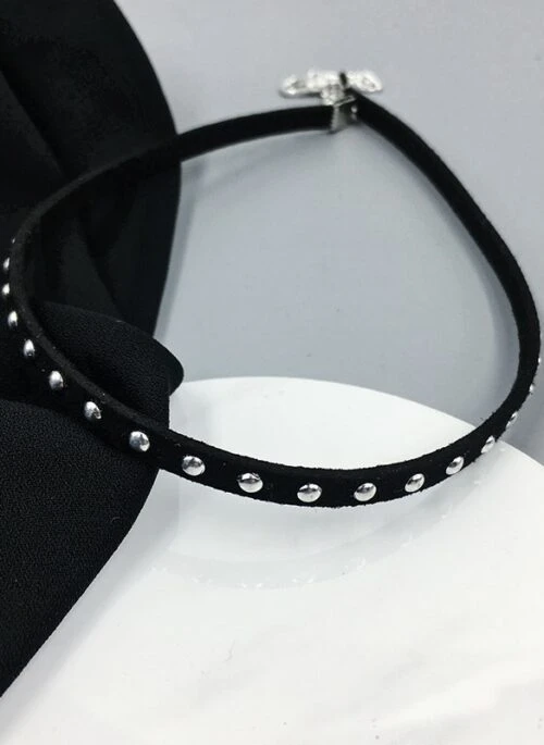 Black Rivet Embellished Choker | Jungwon – Enhypen