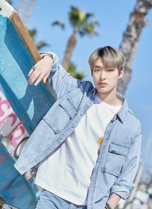 Blue Square-Pocketed Denim Shirt | Mingi – ATEEZ