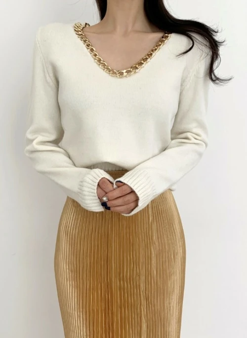 White Chain Collar Sweater | Yoon Se Ri – Crash Landing On You