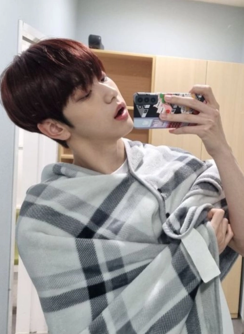 Grey Plaid Cloak Flannel Blanket | Soobin – TXT