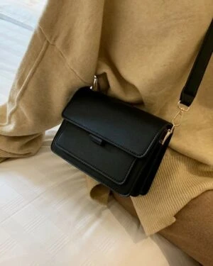 Black Triple Pocket Sling Leather Bag | Yoon Se Ri - Crash Landing On You