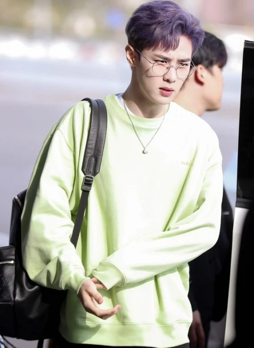 Soft Green Oversized Sweatshirt | Kun – NCT