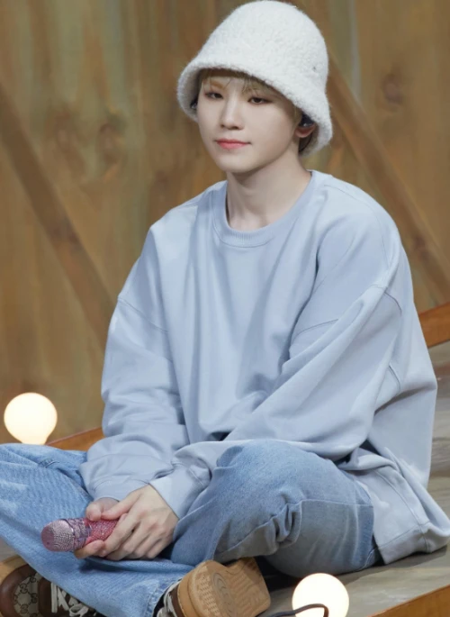 White Fleece Fisherman Hat | Woozi – Seventeen