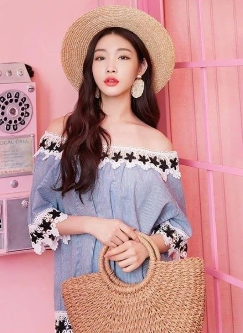 Brown Straw Bag | Chung Ha