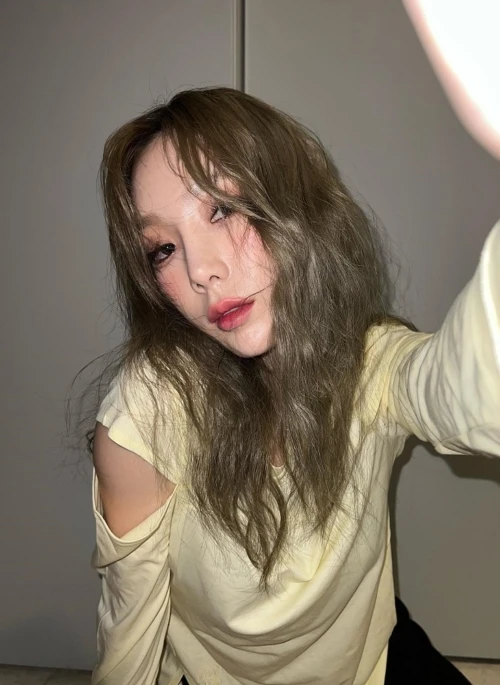 Yellow Split Sleeves T-Shirt | Taeyeon – Girls Generation