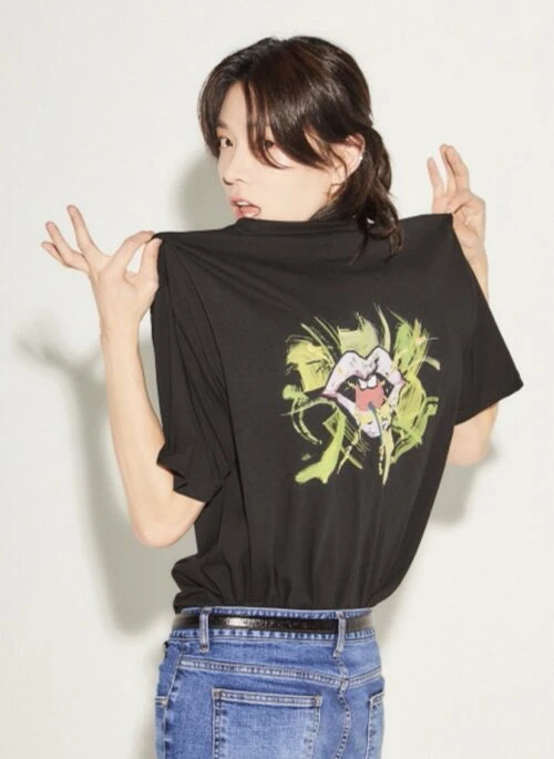 Black Lip Graffiti T-Shirt | Yuta – NCT