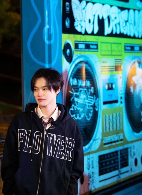 Black ‘Flower’ Lettering Print Hoodie Jacket | Chenle – NCT