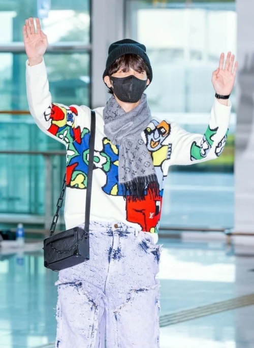 Black Chain Crossbody Bag | J-Hope – BTS