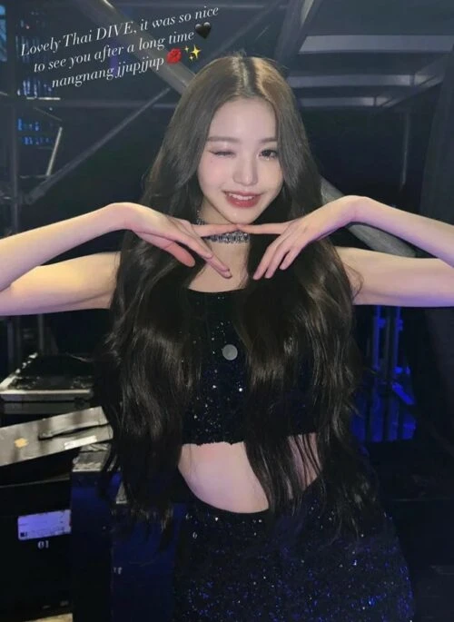 Black Shiny Crop Top | Wonyoung – IVE