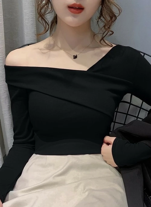 Black Asymmetrical Off-Shoulder Top | IU