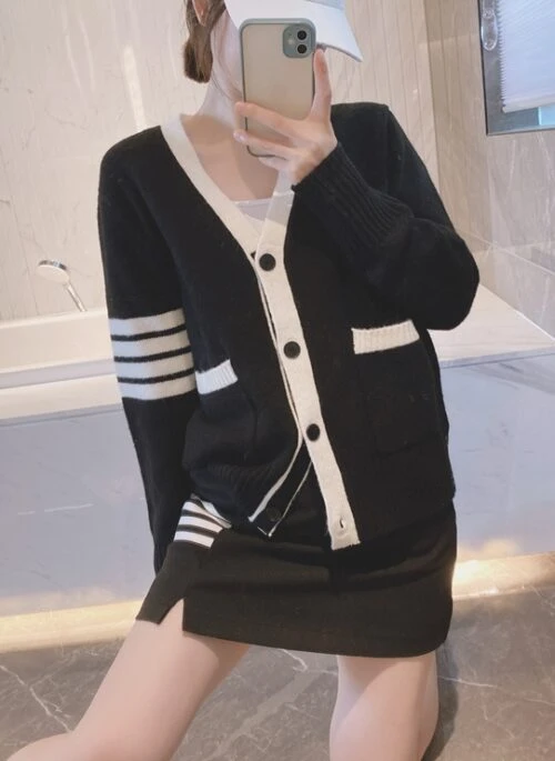 Black 4-Bar Stripe Cardigan | Lia – ITZY