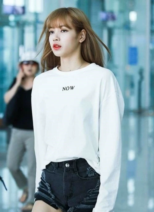 White “Now” Printed Sweatshirt | Lisa – BlackPink