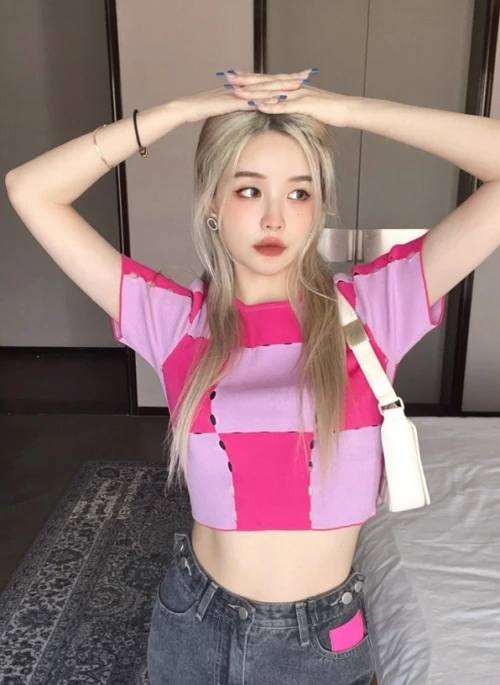 Pink Checkered Stitched Crop T-Shirt | Jennie – BlackPink