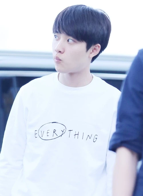 White “Everything” Print Sweatshirt | D.O. – EXO