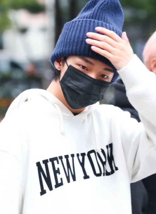 White New York Print Hoodie | Hyunjin – Stray Kids