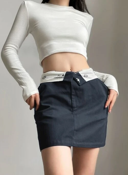 Black Inverted Waist Flap Mini Skirt | Haerin – NewJeans