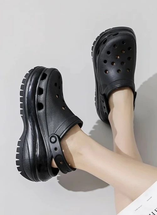 Black Chunky Platform Clogs | Haerin - NewJeans