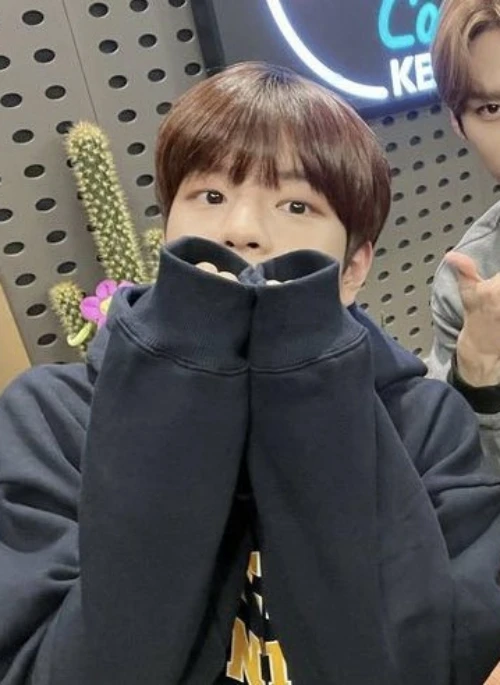 Black ‘Friendly Union’ Print Hoodie | Seungmin – Stray Kids