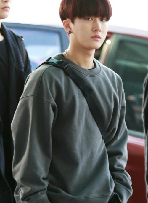 Grey Crew Neck Sweatshirt | Changbin – Stray Kids