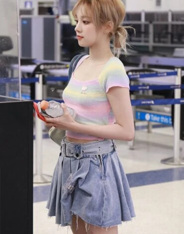 Cute And Cozy Airport Ensemble – Yuqi