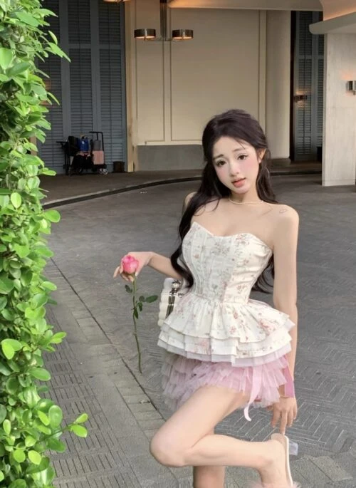 White Floral Peplum Corset Tube Top | Jennie – BlackPink