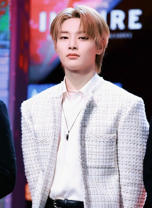 White Tweed Collarless Blazer Jacket | Jeongin – Stray Kids