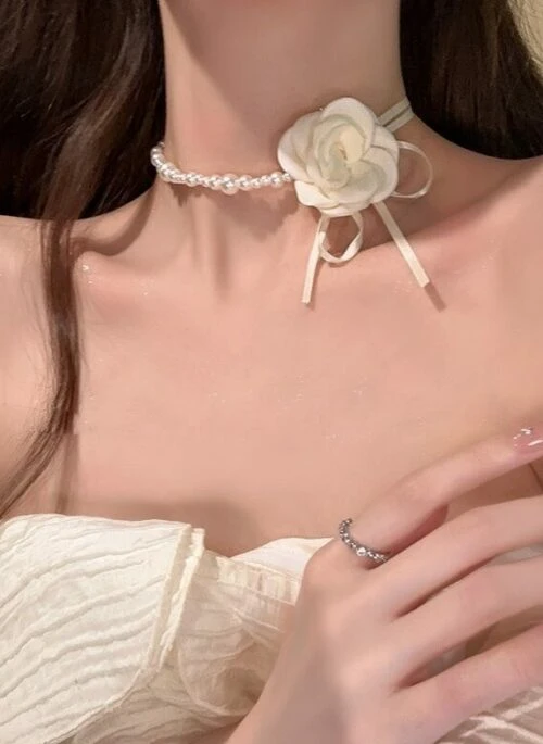 White Pearl Flower Choker Necklace | Yiren – Everglow