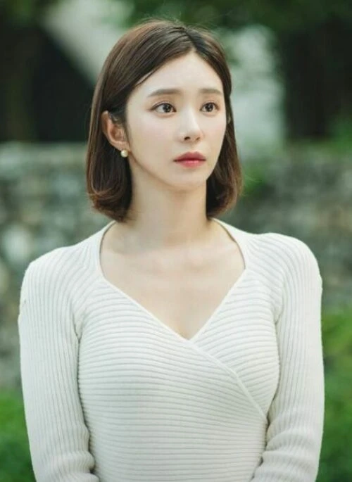 White Wrap Long Sleeves Top | Cheon Da Hye – Queen Of Tears