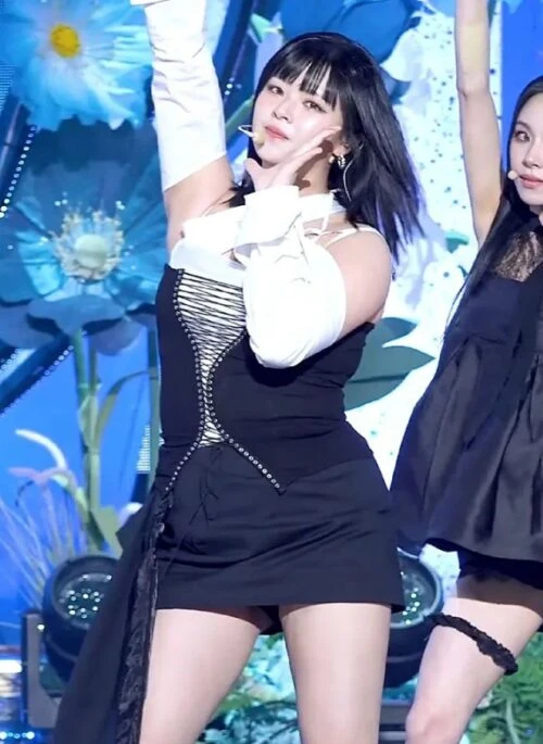 Black Lace Up Tube Top | Jeongyeon – Twice