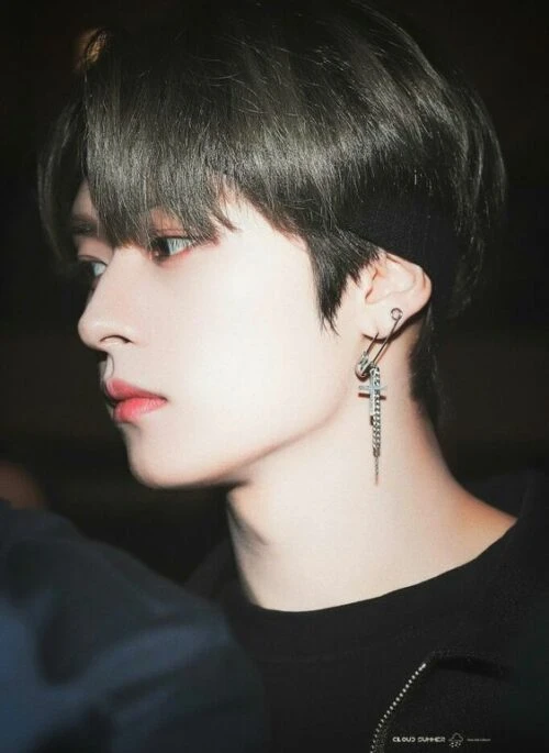 Silver Safety Pin And Cross Chain Earring | LeeKnow – Stray Kids